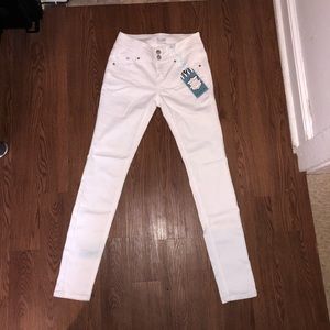 White skinny jeans